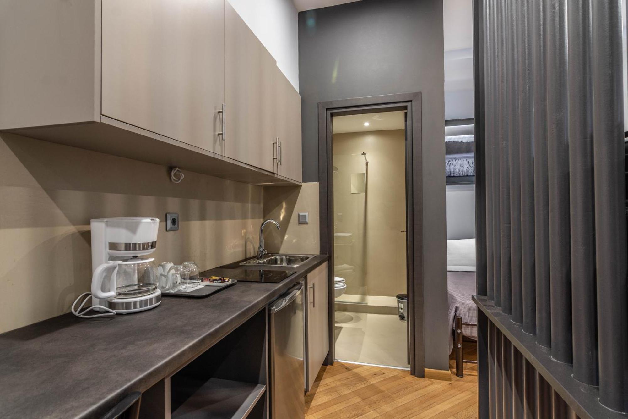 Aris Premium Accommodations Aten Exteriör bild