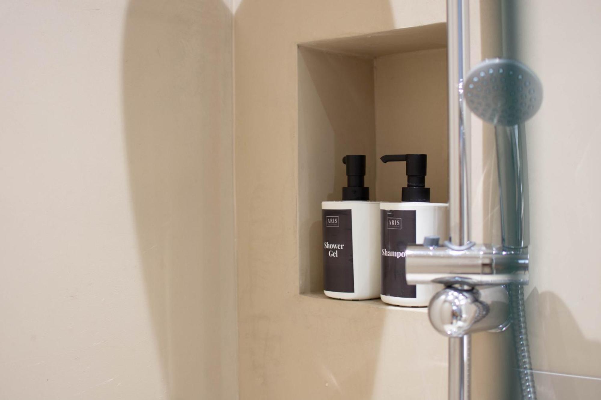 Aris Premium Accommodations Aten Exteriör bild